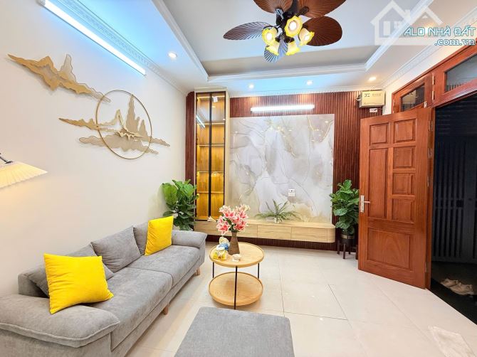 BÁN SIÊU PHẨM PHỐ KIM NGƯU - SIÊU THOÁNG - 30M RA Ô TÔ - 36M2 5 TẦNG - NHỈNH 8 TỶ - HIẾM