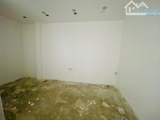 Mặt phố Thịnh Liệt, diện tích 40m, 6tầng TM. MT 3.5m. 22.8 tỷ Hoàng Mai