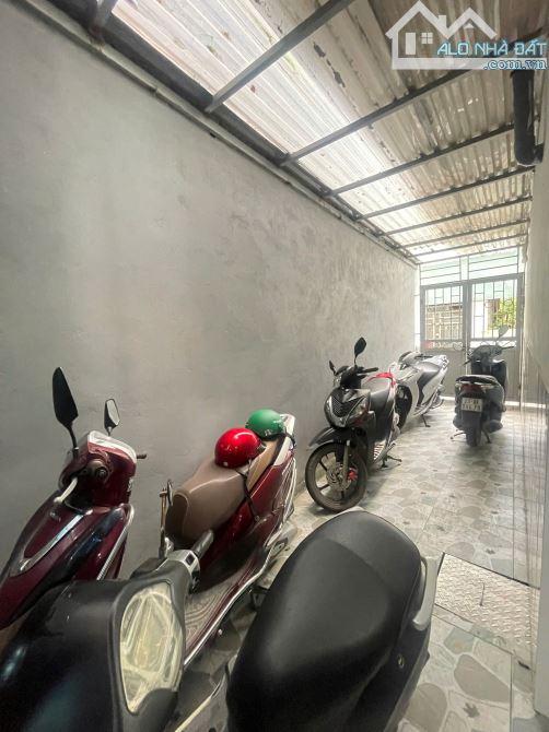 CC bán nhà riêng 5 tầng, 1tum, đơn lập, DT 30m2, sân 16m2 gần chợ Vân Canh (Miễn TG)