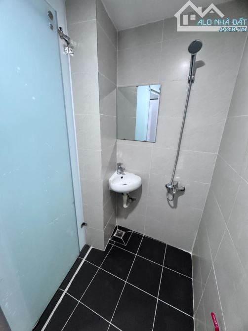 Bán nhà Hoàn Kiếm (Phố Thợ Nhuộm) — 5T, thang máy, 3 thoáng, ba bước ra phố — Sổ đỏ hoa hậ