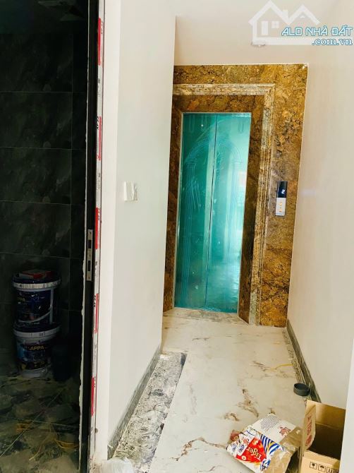 Mặt phố Thịnh Liệt, diện tích 40m, 6tầng TM. MT 3.5m. 22.8 tỷ Hoàng Mai