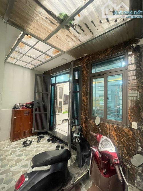 CC bán nhà riêng 5 tầng, 1tum, đơn lập, DT 30m2, sân 16m2 gần chợ Vân Canh (Miễn TG)