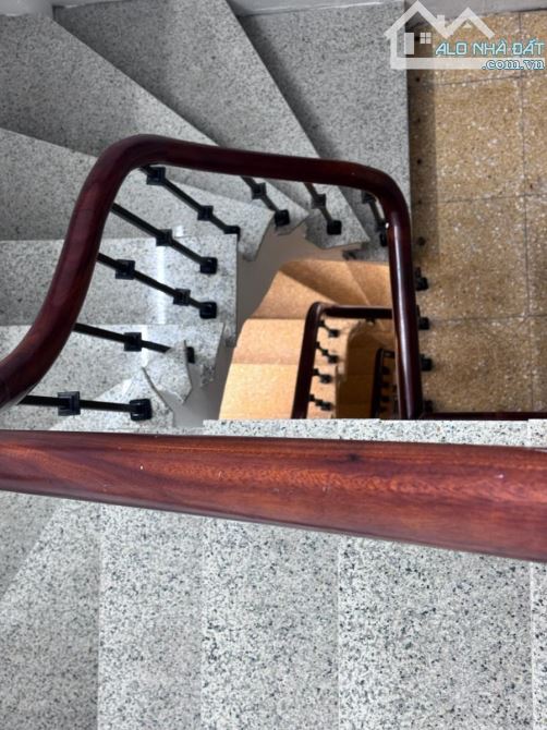 Bán nhà Hoàn Kiếm (Phố Thợ Nhuộm) — 5T, thang máy, 3 thoáng, ba bước ra phố — Sổ đỏ hoa hậ