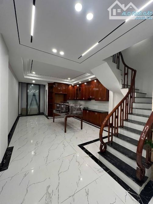 Bán đất tặng nhà khu phố Ngọc lâm