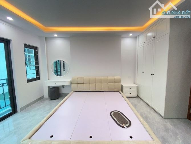 Nhà Hà Đông phố Lê Lợi , 13.2 tỷ, 47m2 x 5 tầng, MT 4,7m, ô tô tránh 20m, lắp thang máy.