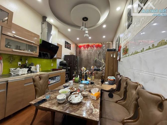 CHÍNH CHỦ NHÀ ĐẸP PHÙNG CHÍ KIÊN- 2 THOÁNG - Ô TÔ ĐỖ TRƯỚC NHÀ NGÀY ĐÊM