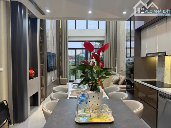 PHÂN LÔ! HƠN 15 TỶ- BÁN NHÀ HOÀNG VĂN THÁI – 47M2 – 5 TẦNG – Ô TÔ ĐỖ CỬA – Ô TÔ VÀO NHÀ –