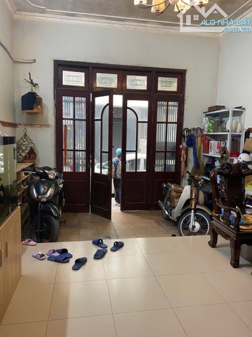 Bán nhà phố Trung Kính 60m2, mặt tiền 5m có 28 tỷ.