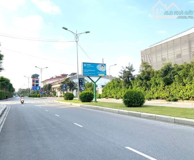 Bán Nhà 7Tầng, Thông Sàn Kinh Doanh, Không Gian Đẳng Cấp, View Sân Golf Long Biên 27,5Tỷ