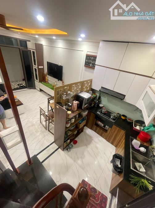 CC bán nhà riêng 5 tầng, 1tum, đơn lập, DT 30m2, sân 16m2 gần chợ Vân Canh (Miễn TG)