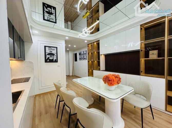 Hoa hậu mặt ngõ Kim Đồng - Giáp Bát. Bán nhà Dt 56,3 m2, Mt 3,7m, 4 tầng. Giá bán 19,5 tỷ