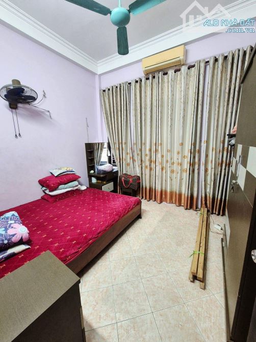 Bán nhà Đầm Trấu 43m2, 4 Tầng Oto Tránh Vỉa Hè 12,8 Tỷ.