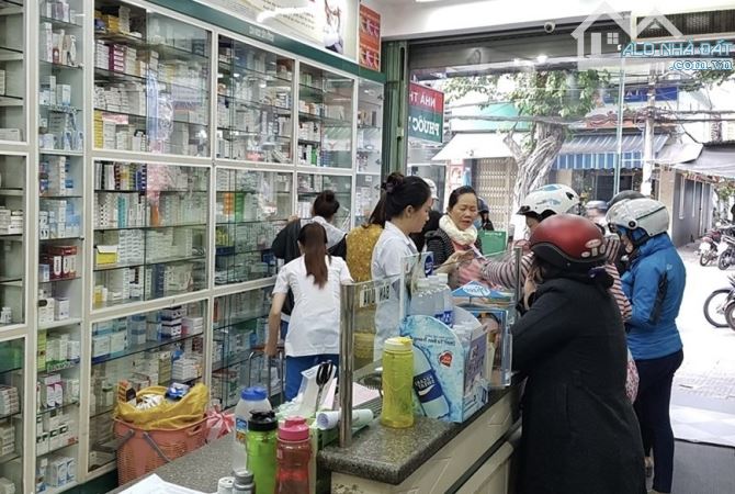 Bán nhà Chính chủ - Mặt phố Yên Lạc, Hai Bà Trưng, 35m2 / 4.5 tầng / Mặt tiền 5.5m