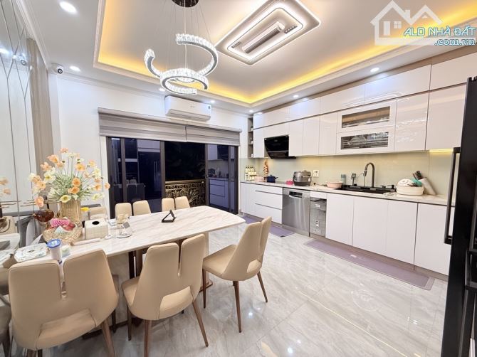 BÁN NHÀ RIÊNG DÂN XÂY PHƯỜNG BẠCH MAI 42M2 - 5 TẦNG - 5 NGỦ - NGÕ THÔNG - SAU QH RA PHỐ