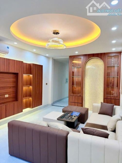 B.Á.N NHÀ 5 TẦNG PHỐ VÕ THỊ SÁU