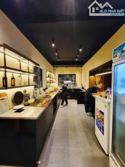 Bán nhà phố Võng Thị, mặt tiền 25m, diện tích 195m, có 105 tỷ.