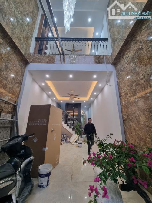 Bán nhà Phân Lô Phạm Tuấn Tài 68m2 x 5 tầng, có 26 tỷ, Có Thang Máy.