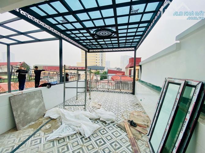 Mặt phố Thịnh Liệt, diện tích 40m, 6tầng TM. MT 3.5m. 22.8 tỷ Hoàng Mai