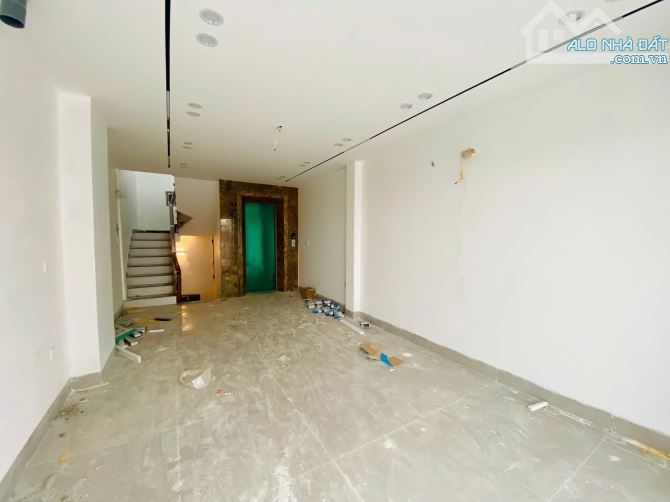 Mặt phố Thịnh Liệt, diện tích 40m, 6tầng TM. MT 3.5m. 22.8 tỷ Hoàng Mai