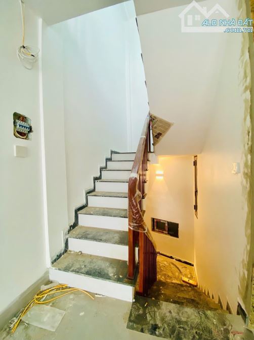 Mặt phố Thịnh Liệt, diện tích 40m, 6tầng TM. MT 3.5m. 22.8 tỷ Hoàng Mai