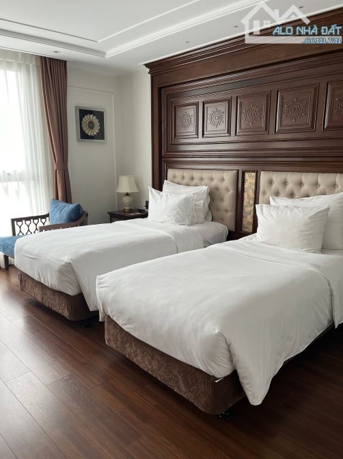 Cần bán nhà mặt phố KS Nguyễn Trường Tộ, DT 260m2x 16 tầng, MT 13m. Giá 240 tỷ