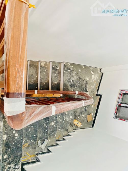 Mặt phố Thịnh Liệt, diện tích 40m, 6tầng TM. MT 3.5m. 22.8 tỷ Hoàng Mai