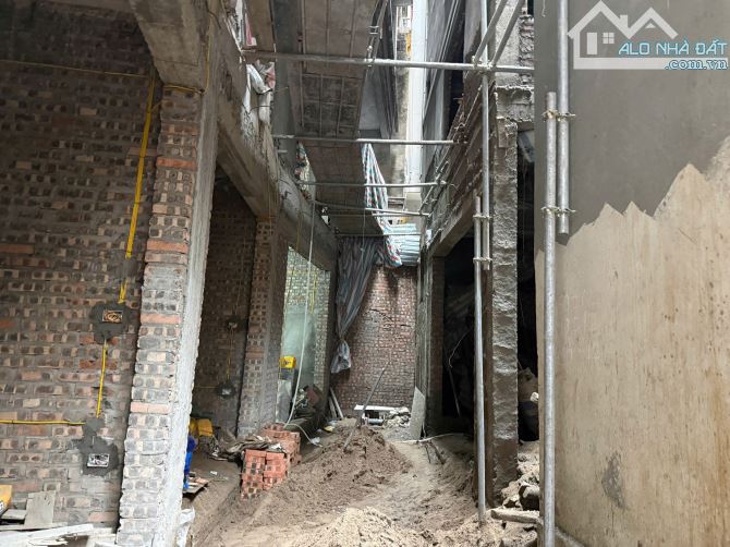 97 THÁI THỊNH NHÀ MỚI 180m2 SỬ DỤNG 6 TẦNG-4 NGỦ KHÉP KÍN CHÍNH CHỦ BÁN GẤP