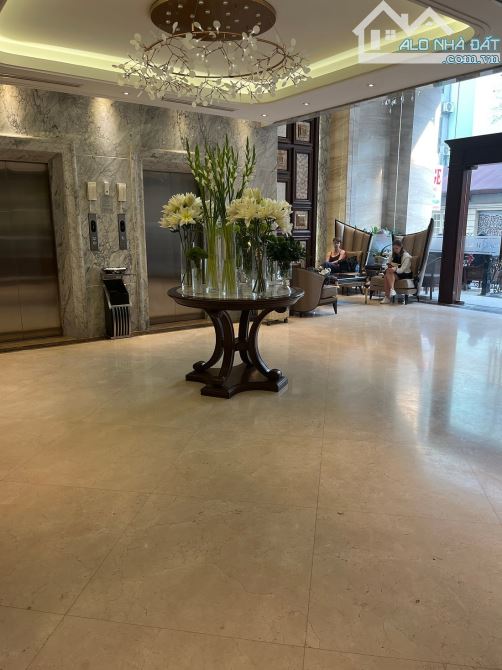 Cần bán nhà mặt phố KS Nguyễn Trường Tộ, DT 260m2x 16 tầng, MT 13m. Giá 240 tỷ