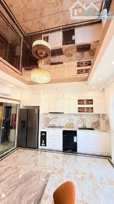 MP ĐẠI LA 40m2 x7tầng THANG MÁY -MT 5m- KINH DOANH