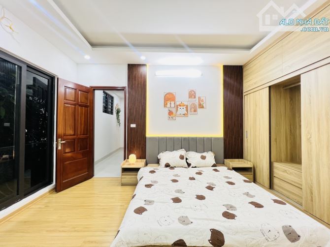 Bán Nhà đường Kim Ngưu 36M, 5 Tầng ô tô ngay cạnh nhà, ngõ rộng chỉ hơn 8 tỷ.