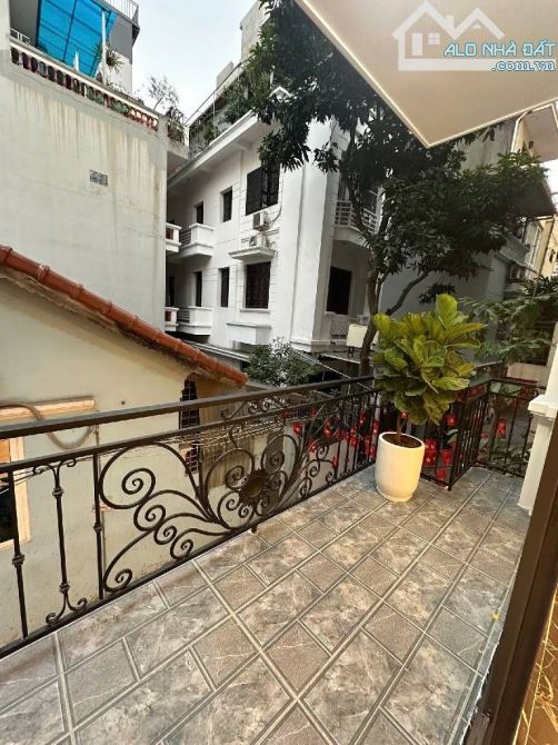 Bán đất tặng nhà khu phố Ngọc lâm