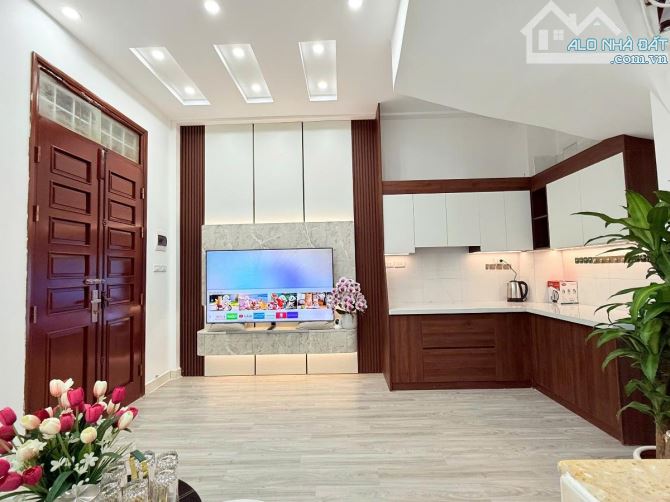 Võ Chí Công, Cầu Giấy 30m2x5T, MT 5.8m, ngõ thông, dân xây - 8.2 tỷ