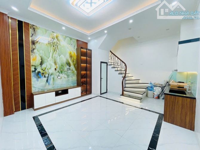 Bán Nhà phố Dương Văn Bé 33M-5 Tầng, Full NT ngõ thoáng rộng, gần phố chỉ hơn 8 tỷ