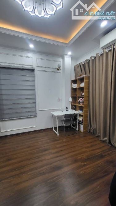 KHU VỰC ĐỊNH CÔNG Dt = 36m2 ; Mt = 3,6m ; 5tang ; $ =11ty