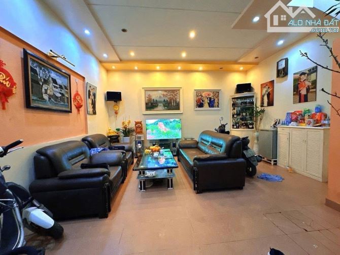 Bán nhà phố Trung Kính 60m2, mặt tiền 5m có 28 tỷ.