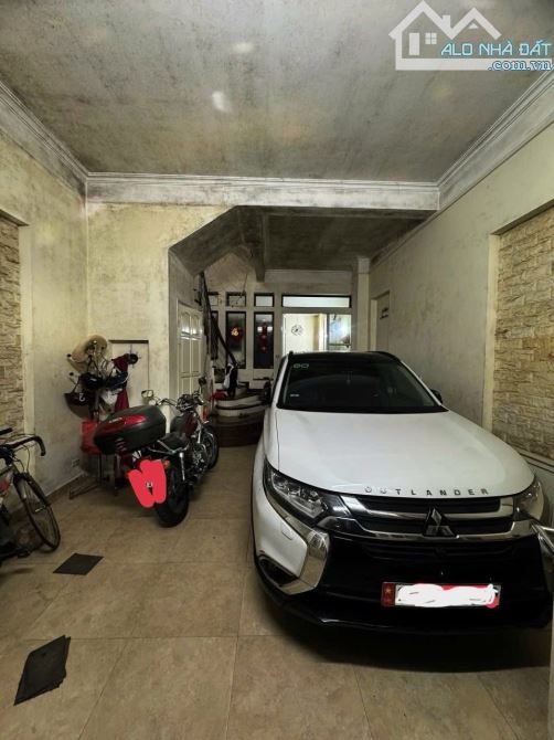 BÁN NHÀ PHÂN LÔ MẠC THÁI TỔ - CẦU GIẤY 60m2, MT 5m, 33.5 TỶ VỈA HÈ, GARA ÔTÔ, KINH DOANH