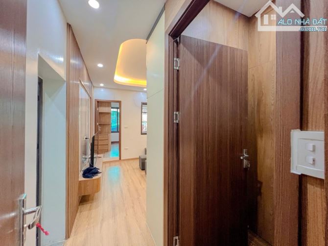 Bán chung cư 151 Nguyễn Đức Cảnh, 70m2 gồm 2 ngủ, 1 phòng khách, bếp, lô góc, giá 5.64 tỷ.