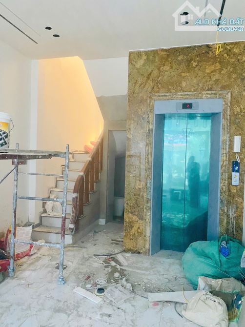 Mặt phố Thịnh Liệt, diện tích 40m, 6tầng TM. MT 3.5m. 22.8 tỷ Hoàng Mai