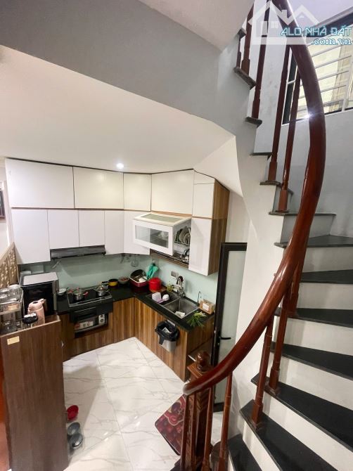 CC bán nhà riêng 5 tầng, 1tum, đơn lập, DT 30m2, sân 16m2 gần chợ Vân Canh (Miễn TG)