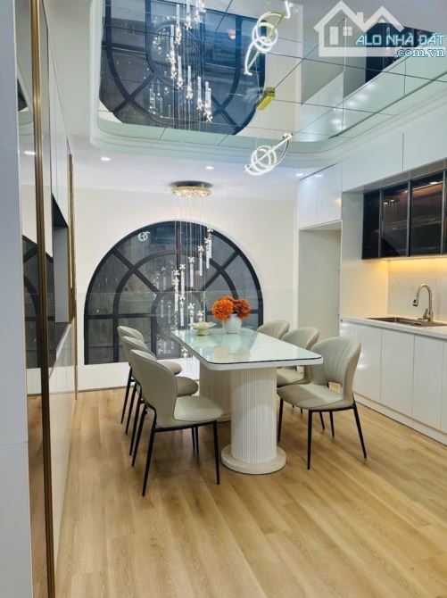 Hoa hậu mặt ngõ Kim Đồng - Giáp Bát. Bán nhà Dt 56,3 m2, Mt 3,7m, 4 tầng. Giá bán 19,5 tỷ