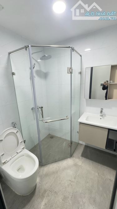 BÁN NHÀ LẠC LONG QUÂN – Ô TÔ VÀO NHÀ – 6 TẦNG THANG MÁY – HAI THOÁNG TRƯỚC SAU