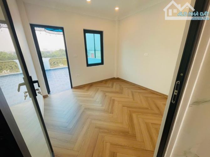 MINH KHAI - DƯƠNG VĂN BÉ, Khu Phân Lô Quân Đội 40m2 - 6 tầng thang máy, Gara oto !