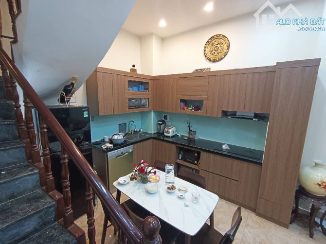 Hào Nam – Nhà đẹp khu quân đội, an ninh tuyệt đối Diện tích: 44m x 5t