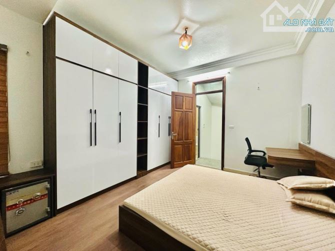 Mặt ngõ Phân Lô LẠC TRUNG - KIM NGƯU, 50m2 - mặt tiền 8m, 2 oto ngủ trong nhà !