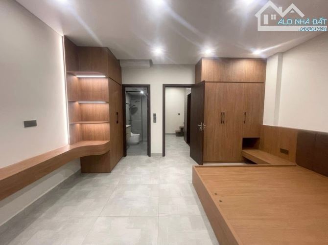 LẠC TRUNG - MẠC THỊ BƯỞI, mặt ngõ phân lô oto tránh 50m2, nhà cách phố 10 bước chân !