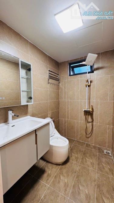 B.Á.N NHÀ 5 TẦNG PHỐ VÕ THỊ SÁU