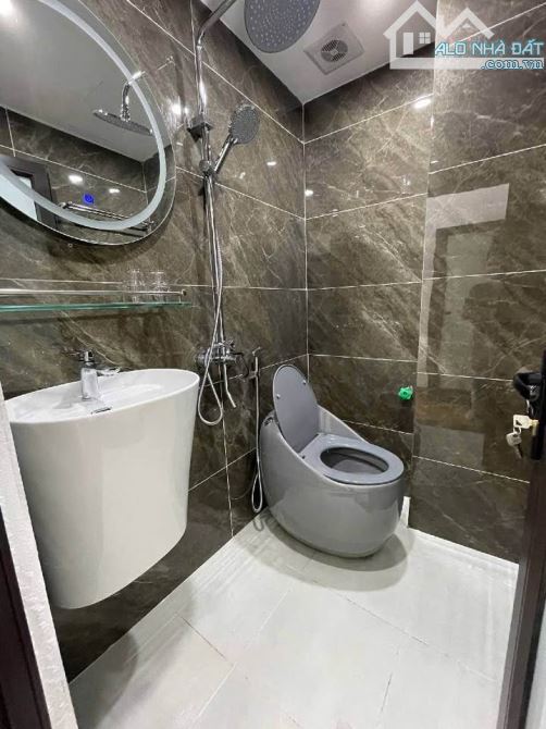 BÁN NHÀ PHỐ HOÀNG CẦU - PHÂN LÔ - ÔTÔ ĐỖ CỬA - 50M2 - 5 TẦNG - CHỈ 10,8 TỶ