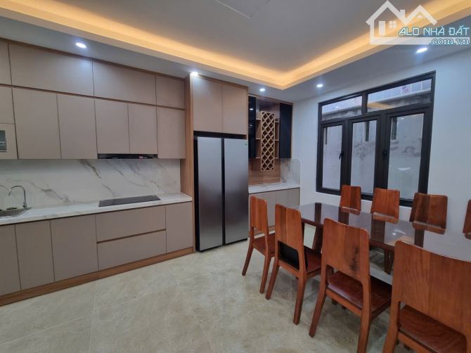 Bán nhà Phân Lô Phạm Tuấn Tài 68m2 x 5 tầng, có 26 tỷ, Có Thang Máy.