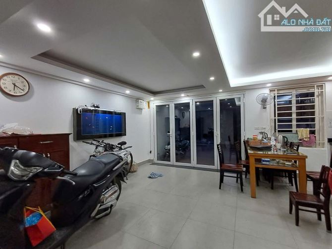 Ô TÔ TRÁNH - PHÂN LÔ TÂY HỒ- VÕ CHÍ CÔNG- LÔ GÓC - MẶT TIÊN RỘNG THOÁNG- 45M2*5 TẦNG