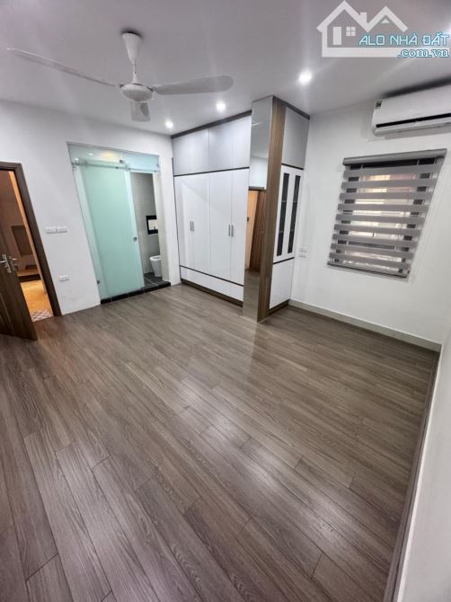 Bán nhà Hoàn Kiếm (Phố Thợ Nhuộm) — 5T, thang máy, 3 thoáng, ba bước ra phố — Sổ đỏ hoa hậ